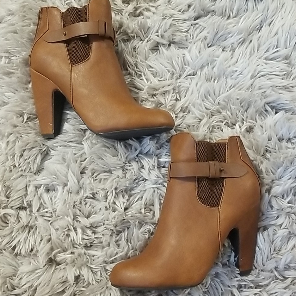 Tan/ brown booties